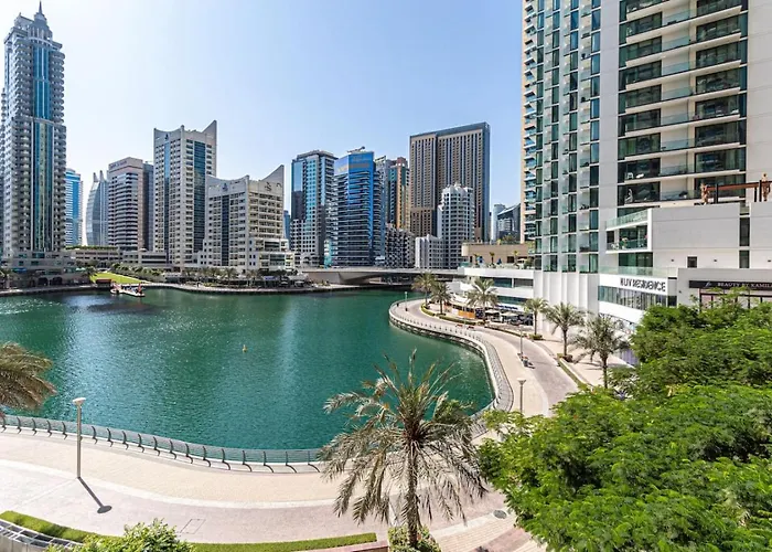 Stylish And Cozy 1 Bed Apartment With Marina Views